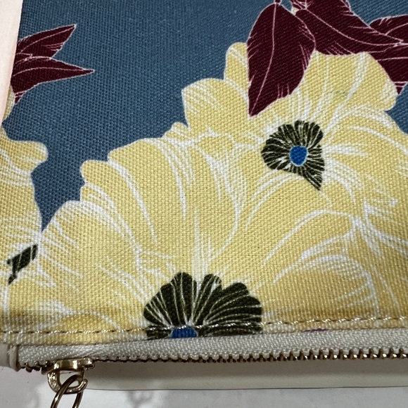 Rachel Pally Floral White Faux Leather Reversible Fold Over Zip Close Clutch - Picture 3 of 11